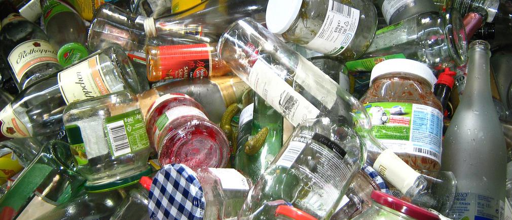 Déchets de pots et bouteilles en verre tri recyclage