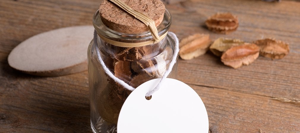 Pot en verre avec bouchon en liège et étiquette